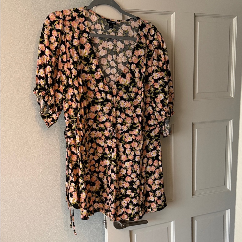 Torrid Floral Puff Sleeve Blouse - Pink and Black
